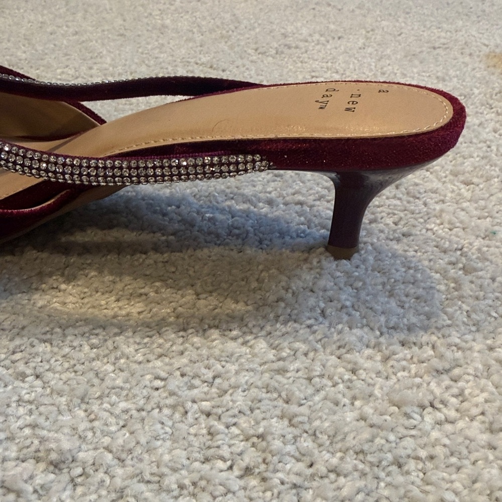 A New Day Burgundy Mules with Bow Detail Size 8.5 - Picture 9 of 9